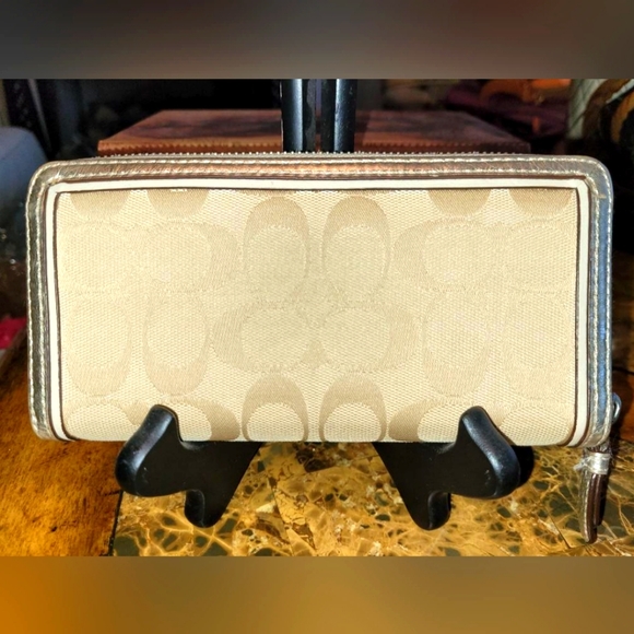 Coach long zippy wallet - Picture 2 of 10